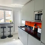 Euston Apartment By Dc London Rooms